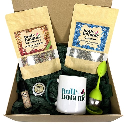 The gift box is magnetic-close, cardboard and reusable.